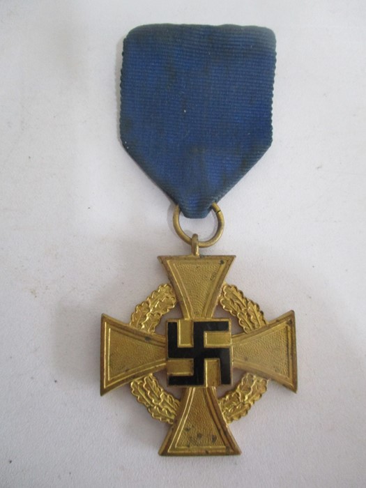 A WWI Iron Cross ( 1914), a German 40 year service medal, West Wall medal and a Brunswick war - Image 4 of 9