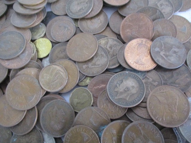 A collection of various coins - Image 5 of 7