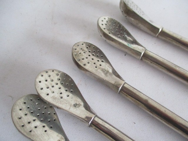 Five continental 800 silver 'opium spoons'/mate spoons some with overlaid gold decoration and one - Image 2 of 10