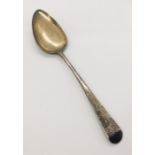 A Georgian hallmarked silver serving spoon, London 1807. Weight 61.9g