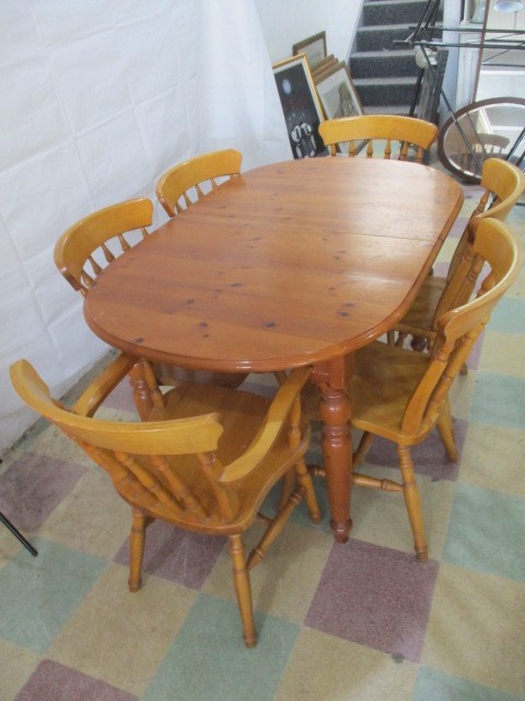A pine dining table and 6 chairs - Image 2 of 12