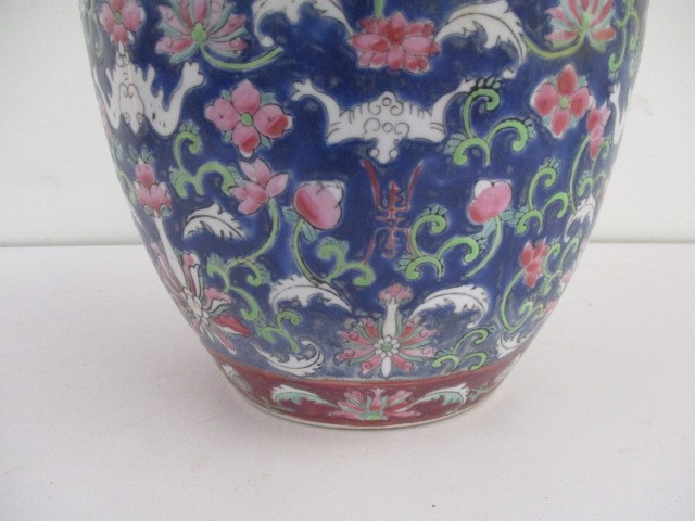 A Chinese vase with character mark to base, hairline crack - Image 8 of 9