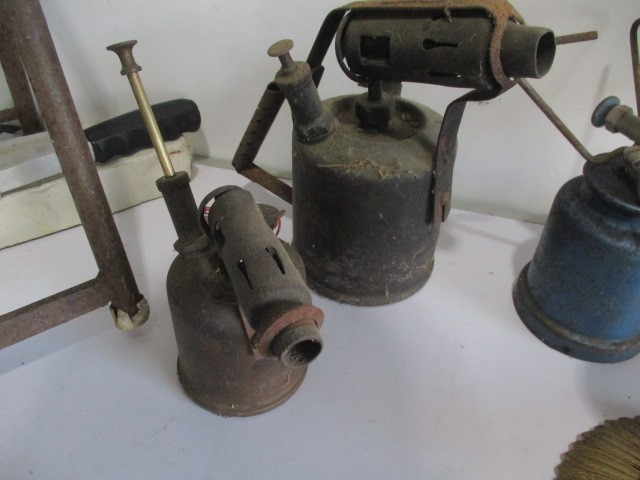 A collection of vintage blow torches, Tilley lamp, clay pigeon flinger, brass table lamp etc - Image 6 of 9