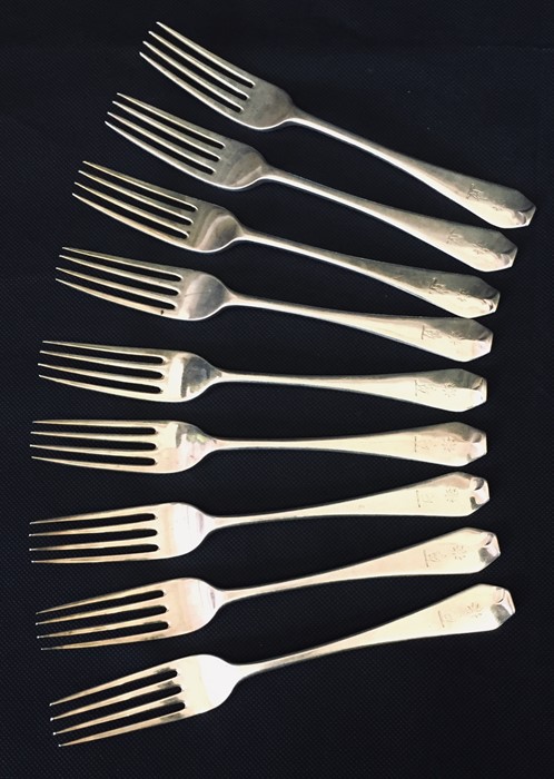 A suite of hallmarked silver cutlery consisting of 9 spoons, 9 dinner forks, 9 forks and fish - Image 3 of 8