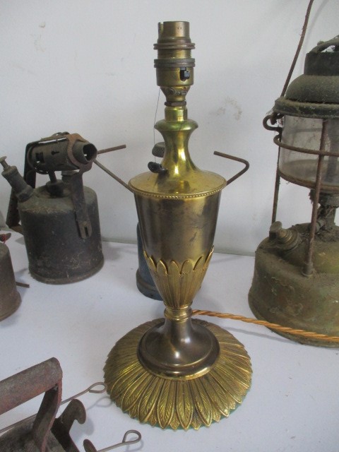 A collection of vintage blow torches, Tilley lamp, clay pigeon flinger, brass table lamp etc - Image 4 of 9
