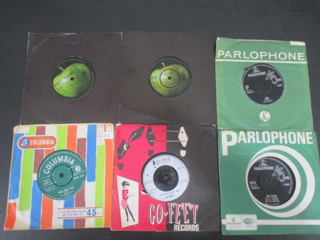 A collection of 7" vinyl singles including The Beatles, Robert Plant, The Jam, Free, Madonna, - Image 38 of 42