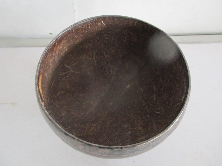 A Georgian "coconut bowl" with white metal rim on tripod feet - Image 3 of 5