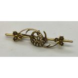 A 15ct gold sweetheart brooch set with seed pearls, total weight 3g