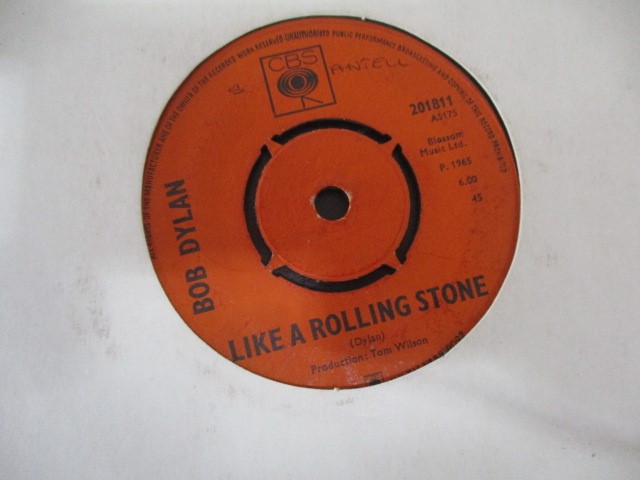 A collection of 7" vinyl singles including The Beatles, Robert Plant, The Jam, Free, Madonna, - Image 31 of 42
