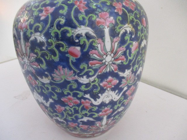 A Chinese vase with character mark to base, hairline crack - Image 6 of 9