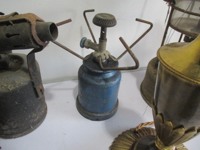 A collection of vintage blow torches, Tilley lamp, clay pigeon flinger, brass table lamp etc - Image 7 of 9
