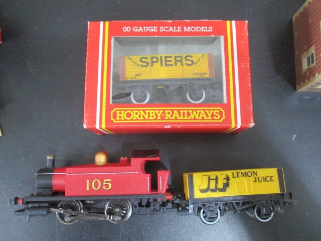 A collection of OO Gauge model railway items including Hornby 105 Locomotive, two wagons, two pieces - Image 2 of 6