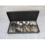 A quantity of various cutlery