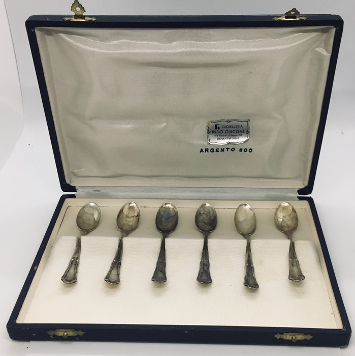 A cased set of continental silver (800) coffee spoons