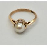 An 18ct gold ring set with a single pearl. Size M