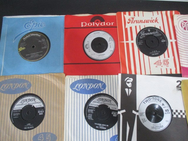 A collection of 7" vinyl singles including The Beatles, Robert Plant, The Jam, Free, Madonna, - Image 36 of 42