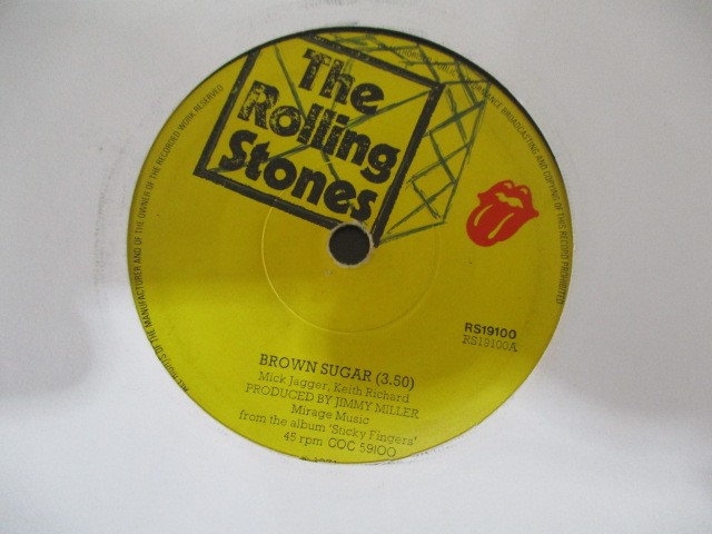 A collection of 7" vinyl singles including The Beatles, Robert Plant, The Jam, Free, Madonna, - Image 27 of 42