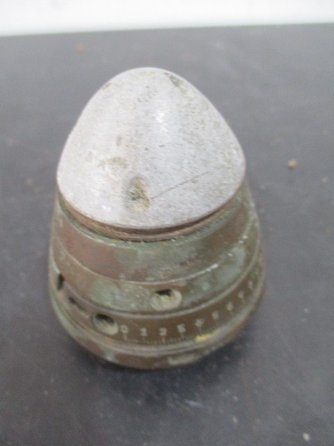 An inert WWI era brass shell with Scovill style fuse and one other fuse - Image 5 of 5