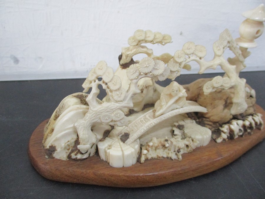 A collection of early 20th century ivory, bone including a Chinese seven layered ivory puzzle ball - Image 15 of 18