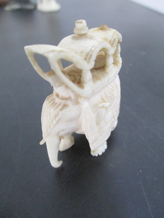 A collection of early 20th century ivory, bone including a Chinese seven layered ivory puzzle ball - Image 9 of 18