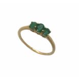 A 9ct gold emerald 3 stone ring, size T1/2