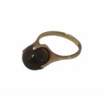 A 9ct gold ring set with a tigers eye, size K