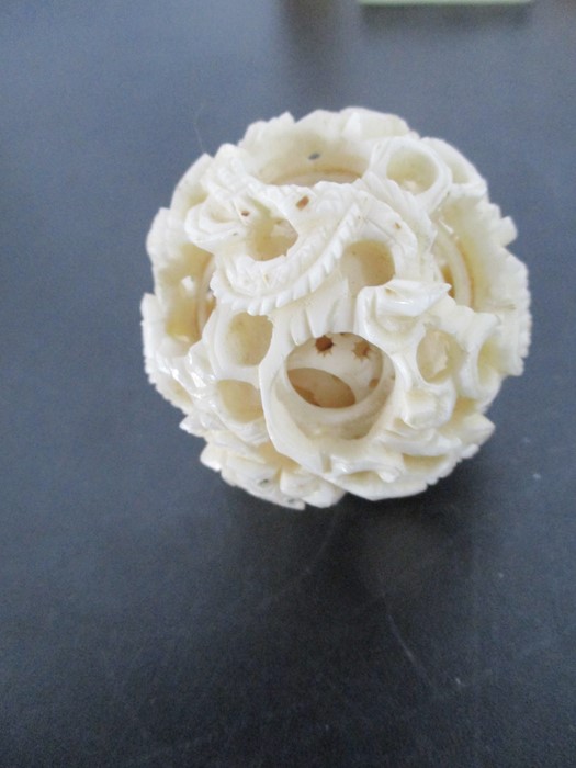 A collection of early 20th century ivory, bone including a Chinese seven layered ivory puzzle ball - Image 2 of 18