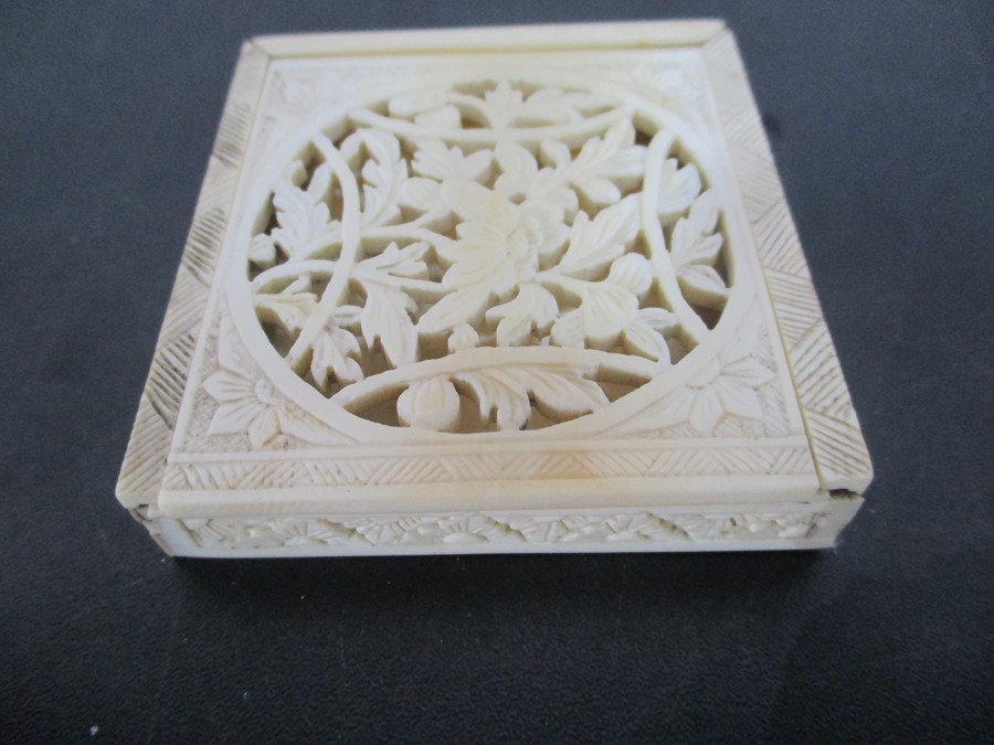 A collection of early 20th century ivory, bone including a Chinese seven layered ivory puzzle ball - Image 5 of 18