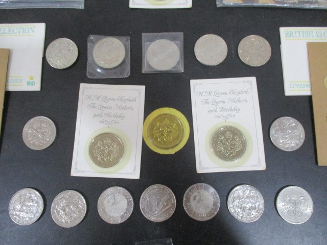 A collection of £5 coins (18) along with various other coinage - Image 3 of 3