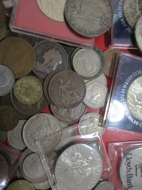 A collection of various coins including a Victorian Crown etc. - Image 6 of 9