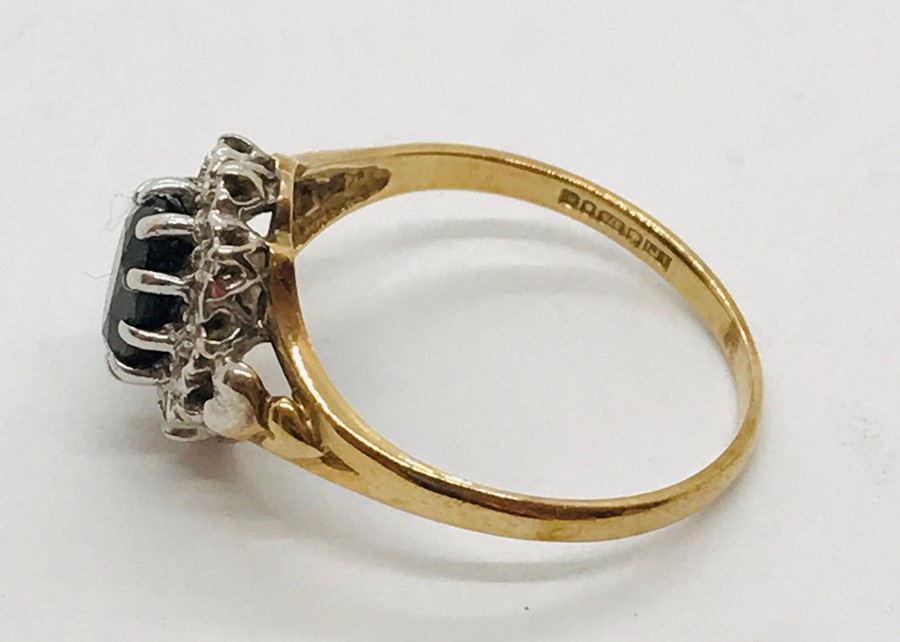A 9ct gold ring with sapphire and diamonds - Image 3 of 4