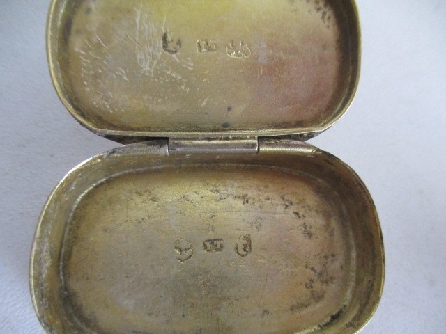 A hallmarked silver vesta along with round silver card case, snuff box and compass - Image 7 of 8