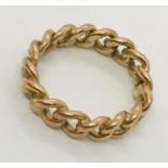 A 9ct gold chain link ring. Weight 3.7g