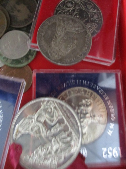 A collection of various coins including a Victorian Crown etc. - Image 3 of 9