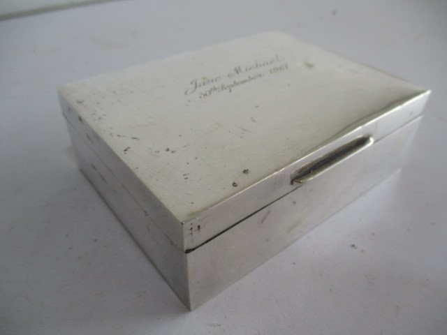 A hallmarked silver cigarette box along with a silver gilt box ( A/F) - Image 3 of 9