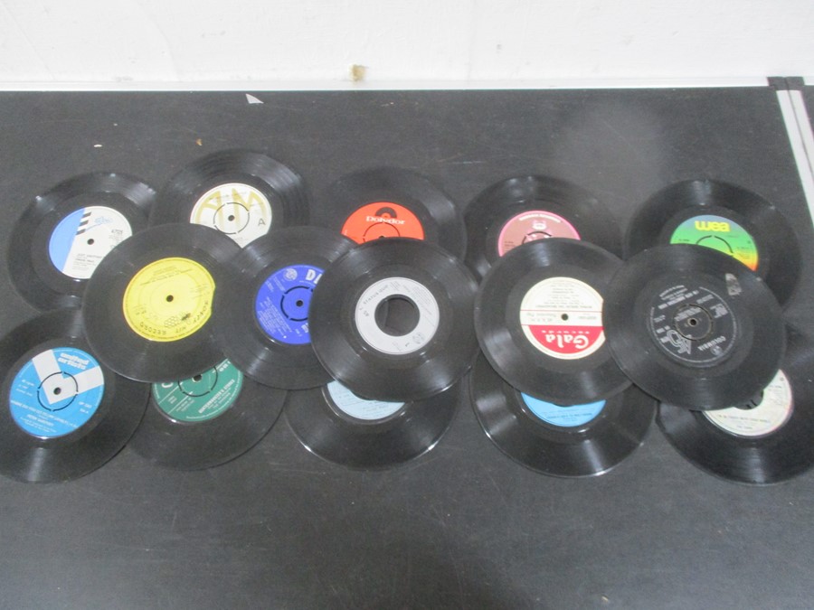 A collection of 7" vinyl singles including Wings, The Jam, Bee Gees, Deep Purple, Elton John, - Image 11 of 12
