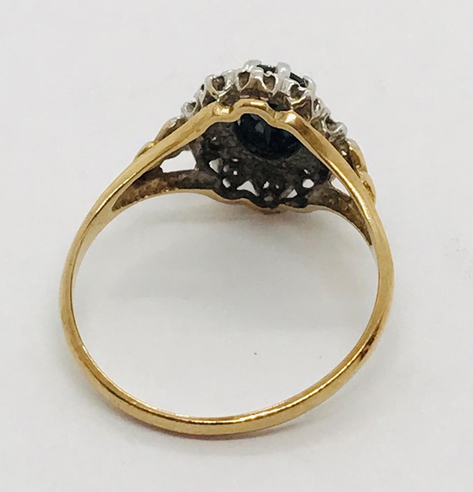 A 9ct gold ring with sapphire and diamonds - Image 2 of 4