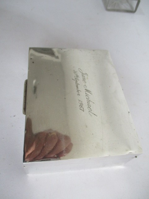 A hallmarked silver cigarette box along with a silver gilt box ( A/F) - Image 2 of 9