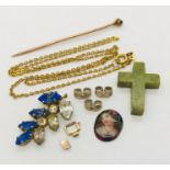 A small quantity of scrap 9 ct gold (1.3g) along with agate cross, miniature porcelain plaque etc.
