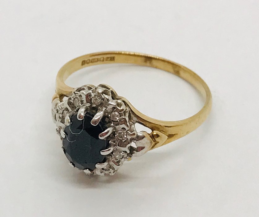 A 9ct gold ring with sapphire and diamonds - Image 4 of 4