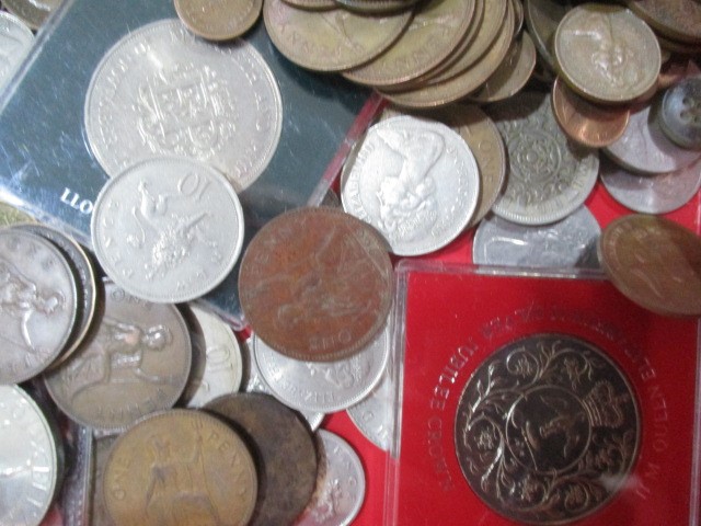 A collection of various coins including a Victorian Crown etc. - Image 7 of 9