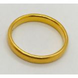 A 22ct gold wedding band 4.4g