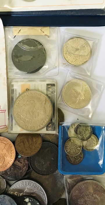 A collection of coinage including silver threepenny bits, £2 and £5 coins etc - Image 3 of 4