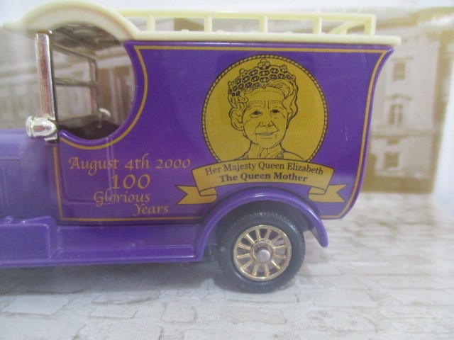 A small collection of boxed die-cast vehicles including Lledo The Queen Mother Commemorative set and - Image 7 of 13