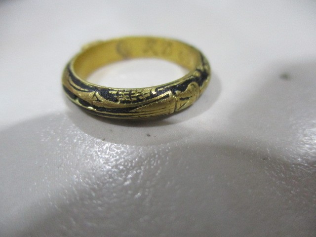 A mourning ring with black enamel detailing, old cut diamond solitaire engraved to inside RD ob 18th - Image 7 of 19