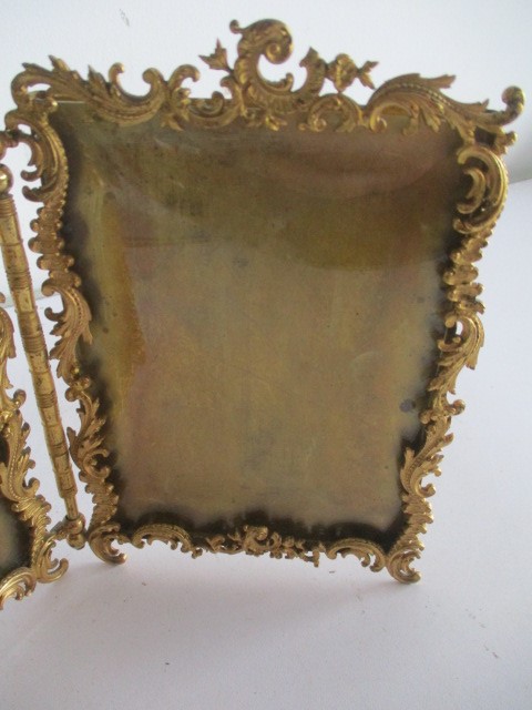 An ornate brass double photo frame - Image 6 of 11