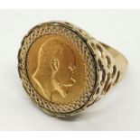 A 1908 half sovereign mounted on a 9ct gold ring (7.8g)