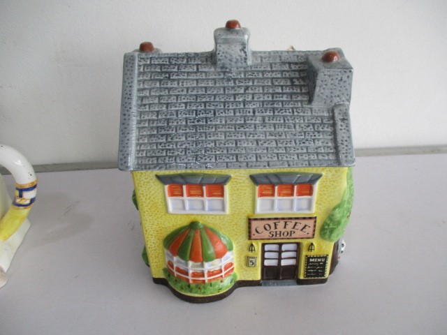 A collection of five cookie jars, along with one teapot - Image 6 of 7