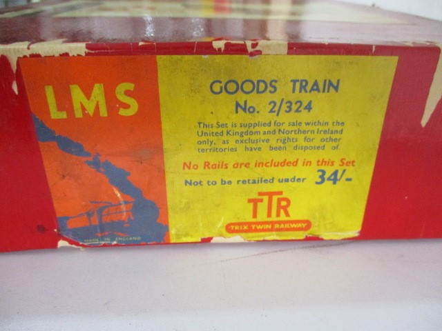 A collection of vintage boxed Trix Twin Railway, including a Goods Train Set (No 2/324). "Many-Ways" - Image 8 of 25