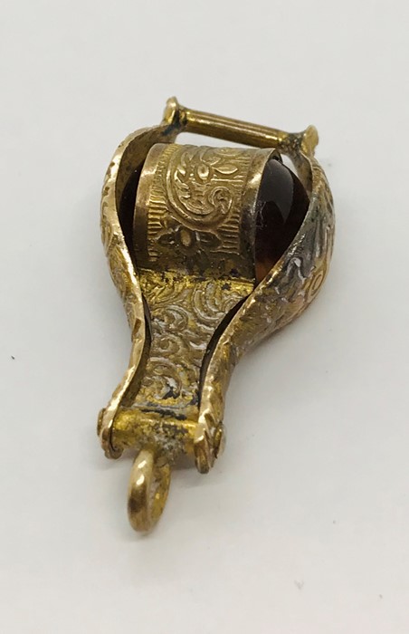 A gilt fob "magnifying glass"